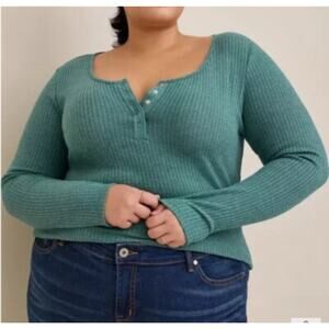 Torrid Sz PLUS 1X Green Waffle Snap Henley Tee Stretch Knit EUC